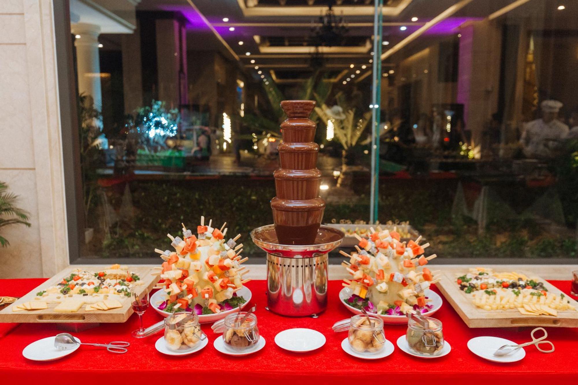 Dlg岘港酒店 外观 照片 A chocolate fountain