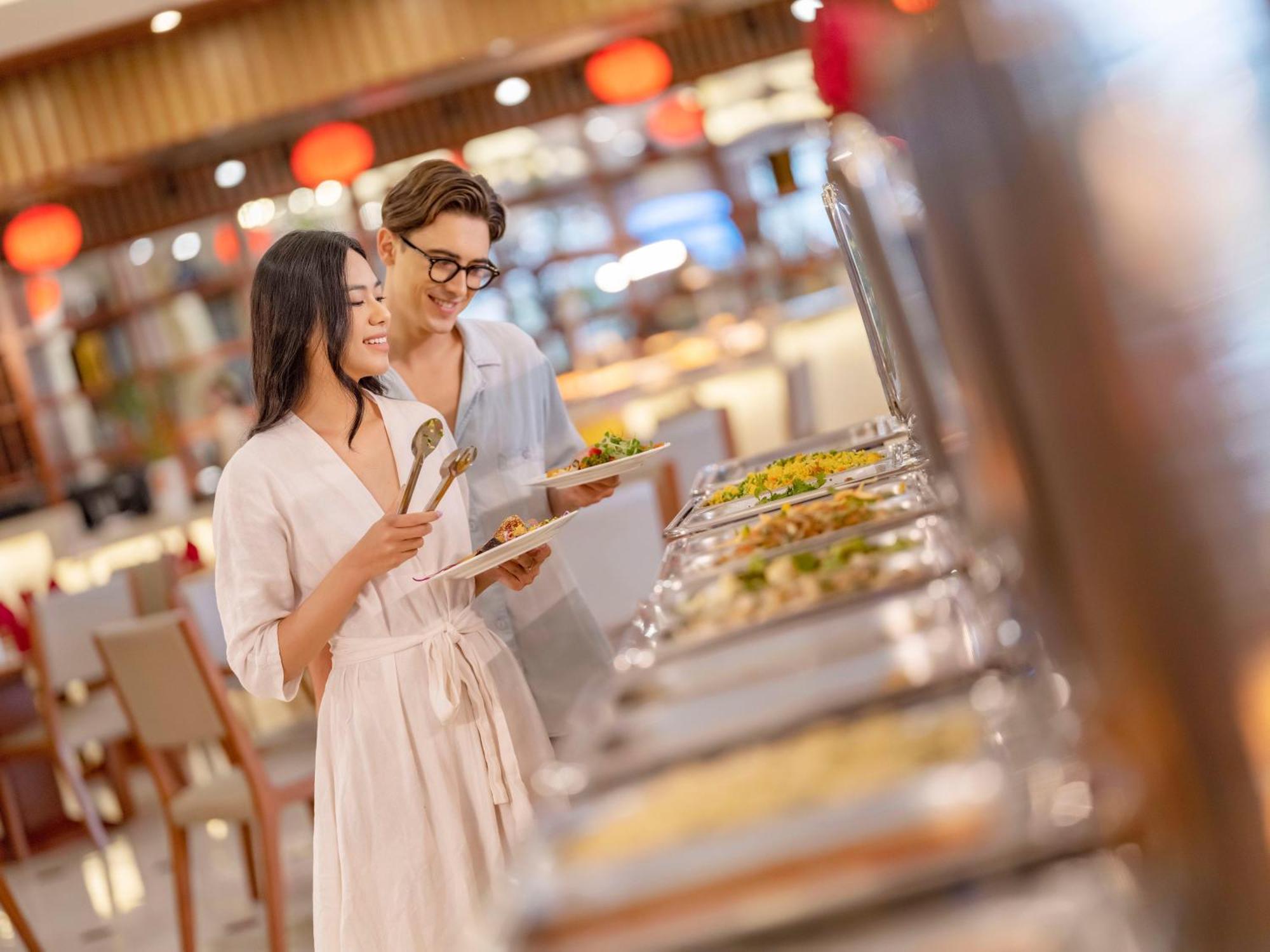 Dlg岘港酒店 外观 照片 A buffet at a hotel