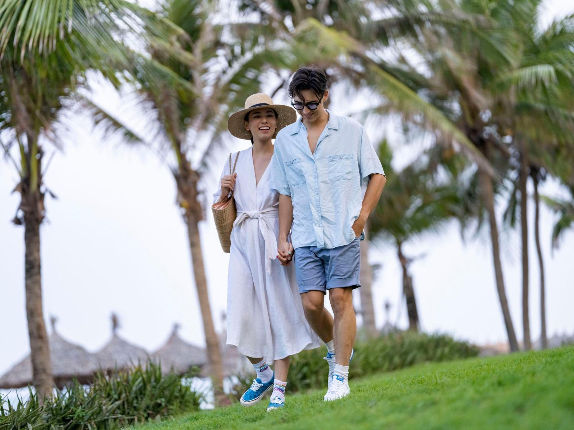 Dlg岘港酒店 外观 照片 Kim and her husband, South Korean actor Lee Byung-hun, in 2019