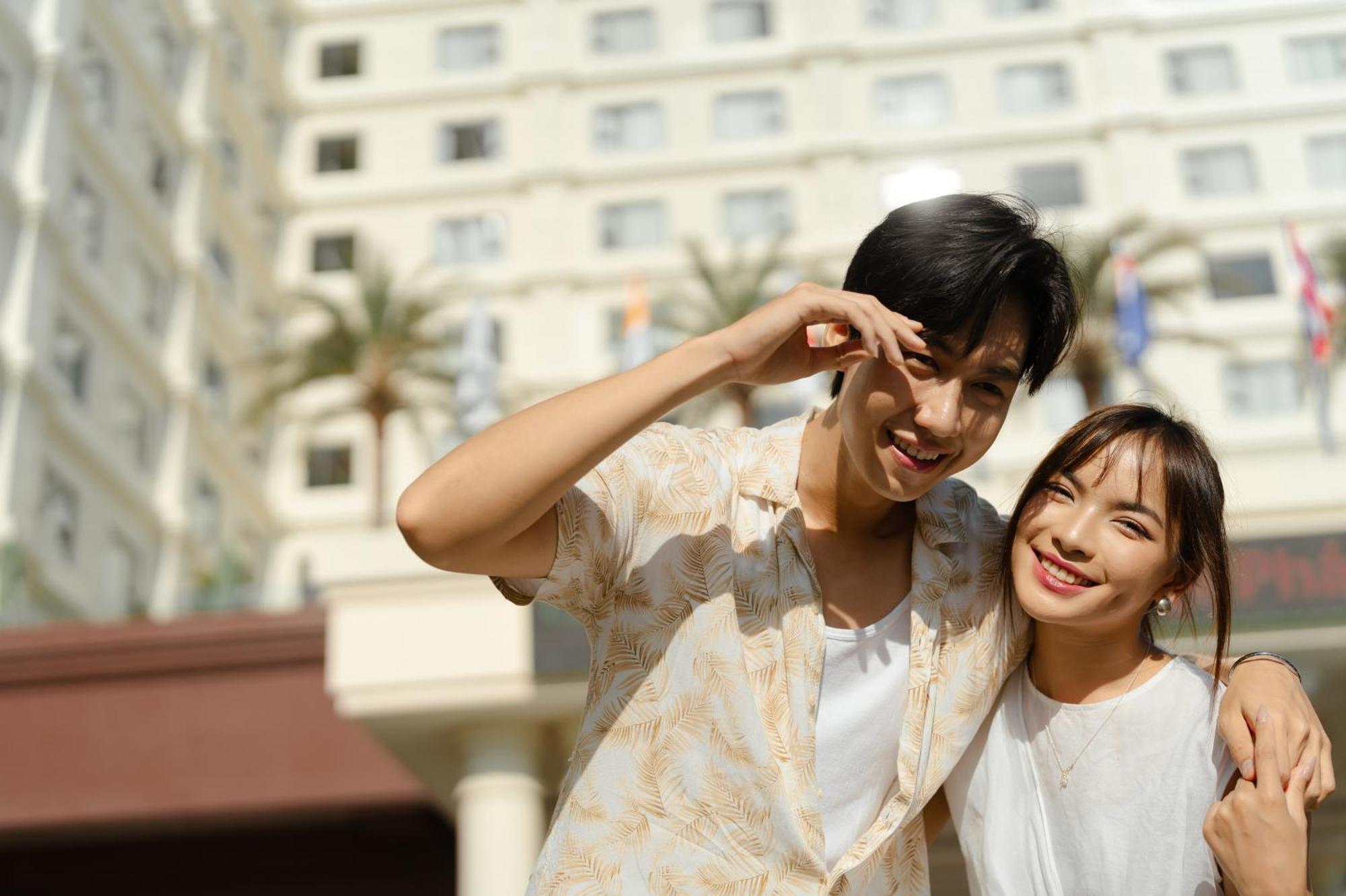 Dlg岘港酒店 外观 照片 Kim and Lee Sung-kyung at the 2013 G-Star Exhibition