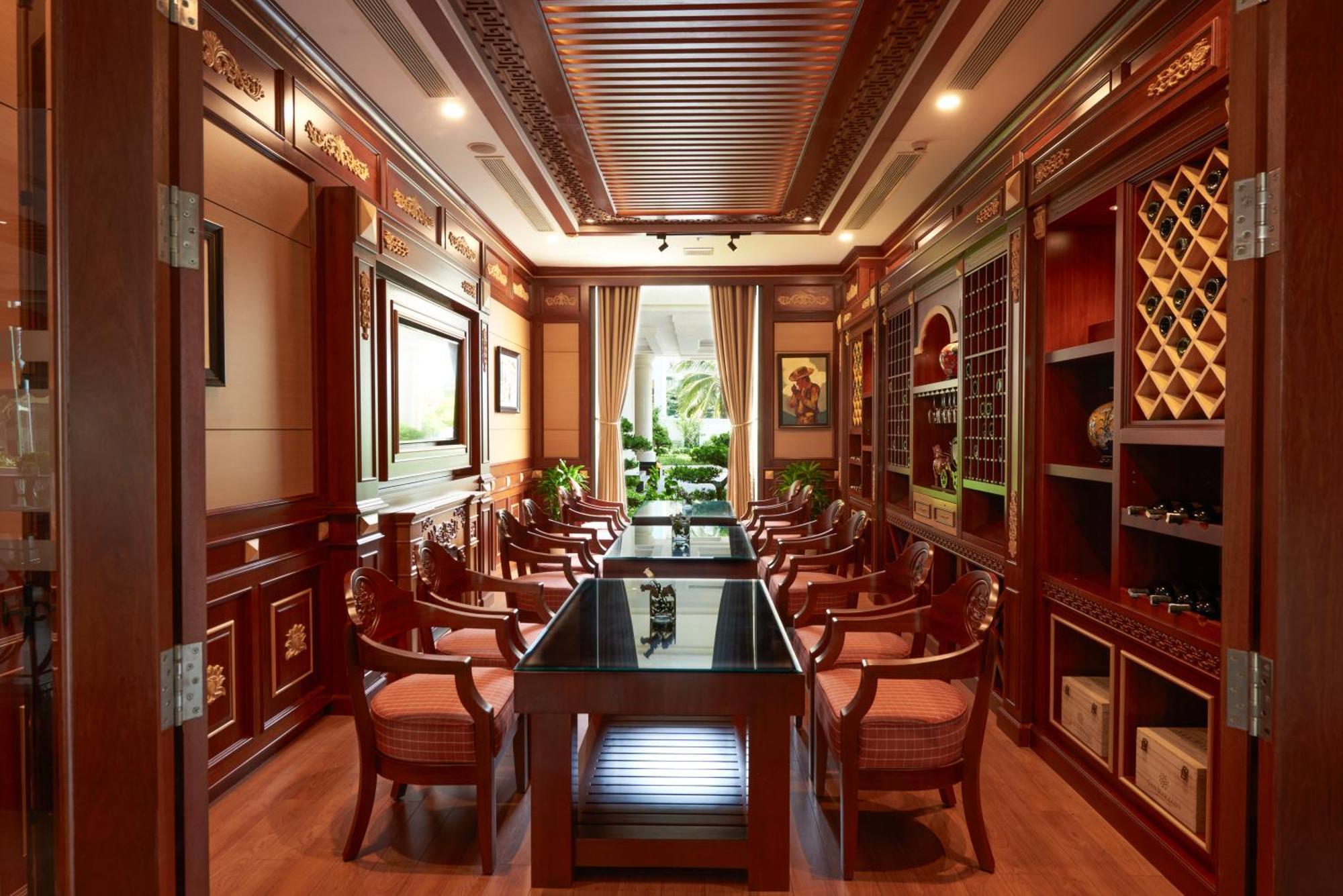 Dlg岘港酒店 外观 照片 A wine tasting room