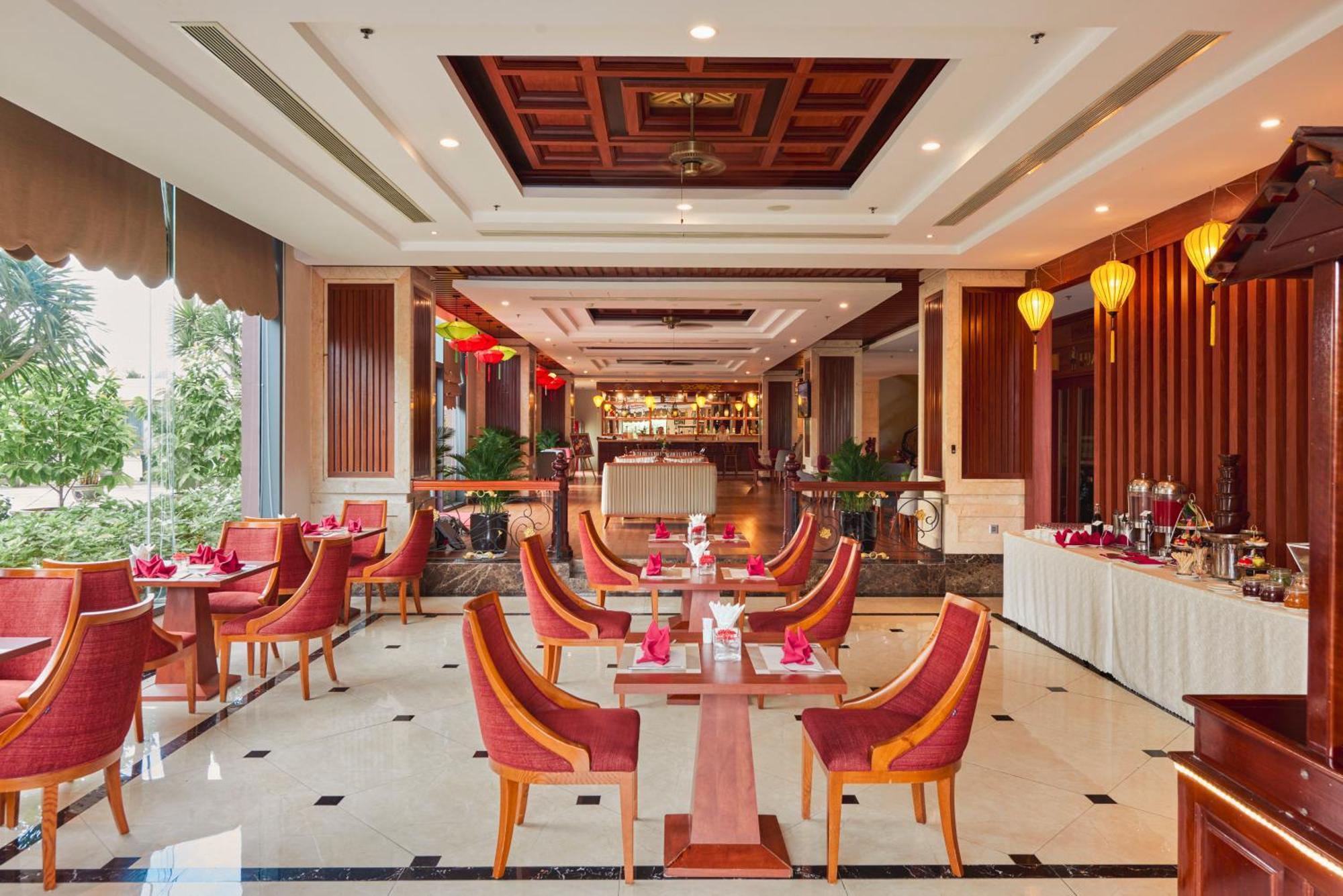 Dlg岘港酒店 外观 照片 The restaurant at the hotel