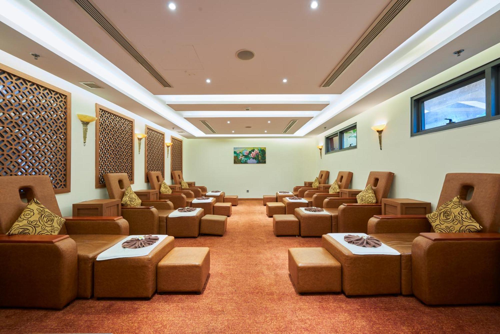Dlg岘港酒店 外观 照片 A foot massage parlor in China