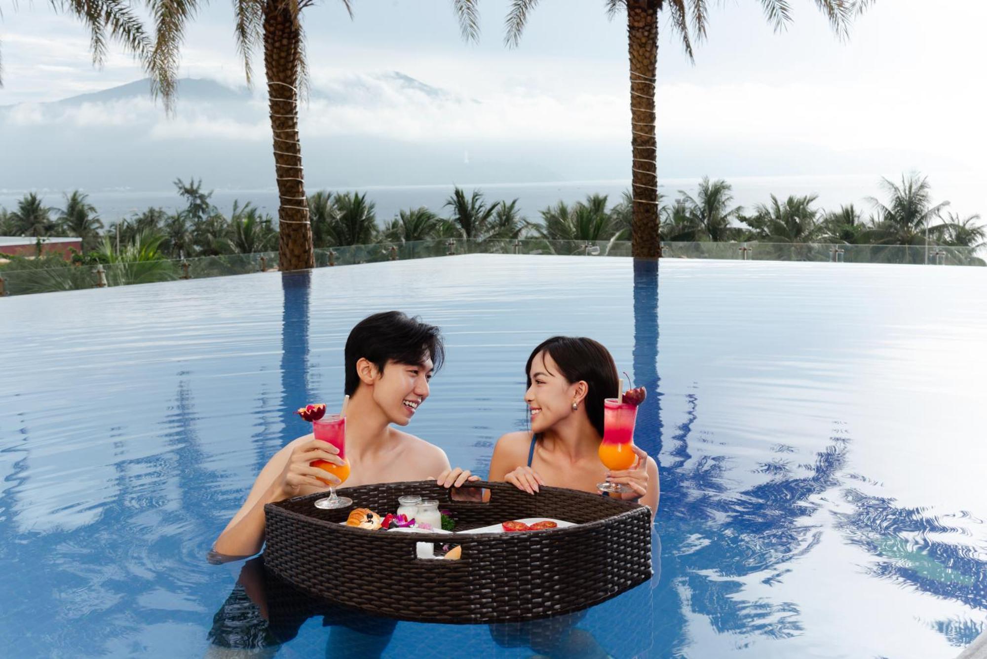 Dlg岘港酒店 外观 照片 Infinity pool at Vinpearl Hotel Nha Trang