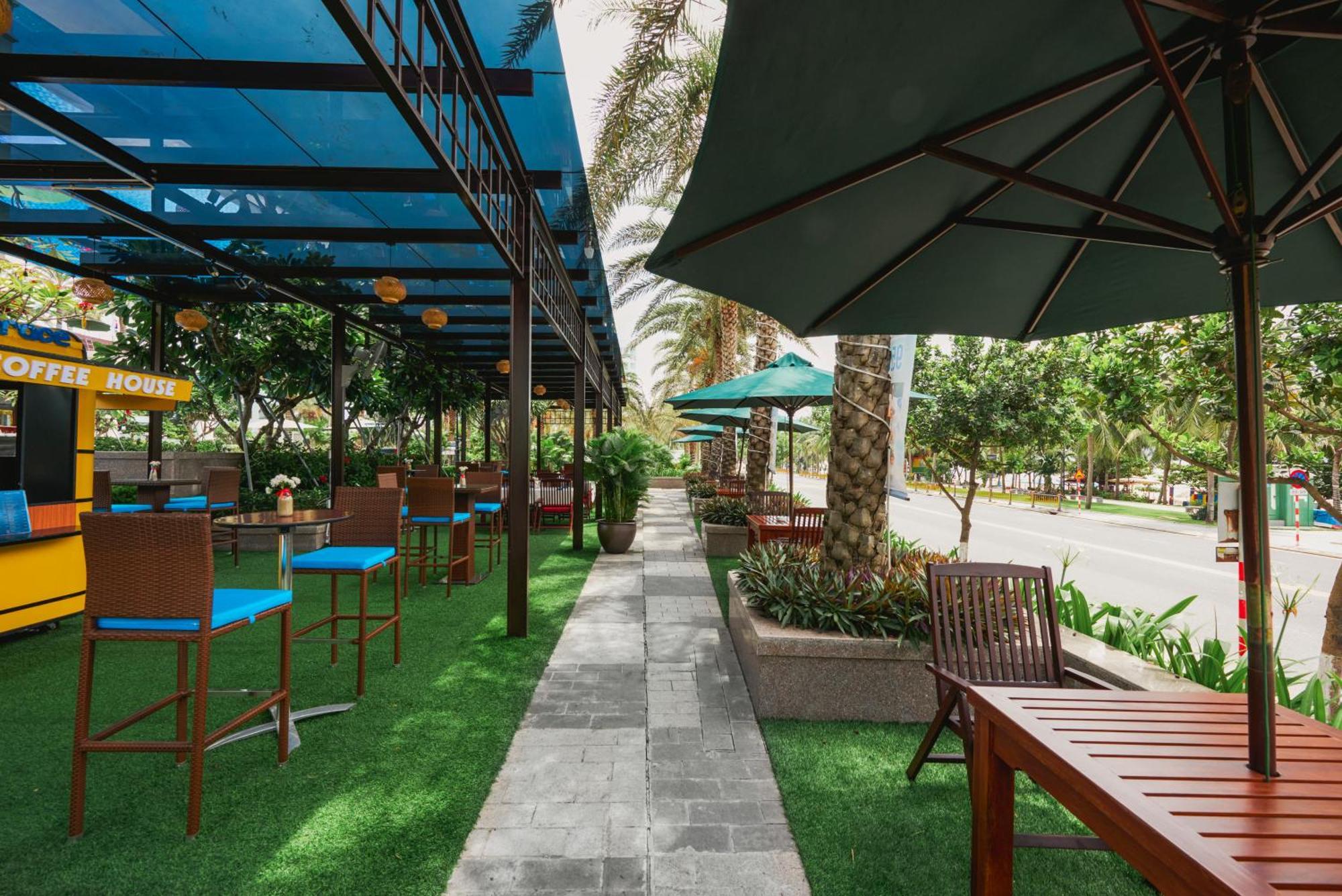 Dlg岘港酒店 外观 照片 The outdoor cafe