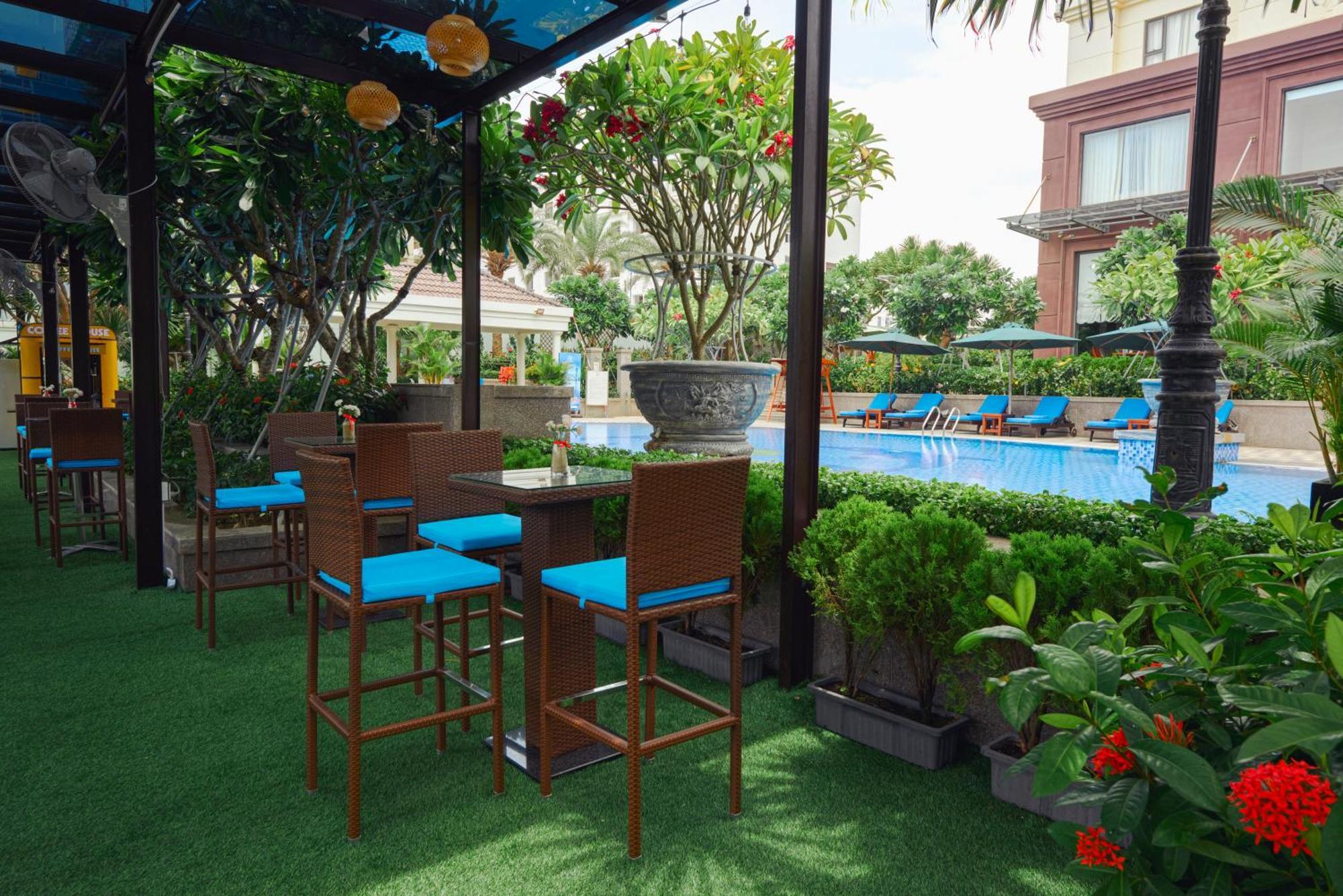 Dlg岘港酒店 外观 照片 The pool at the hotel